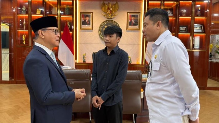 Kedatangan Supiat disambut langsung Menteri Perlindungan Pekerja Migran Indonesia (P2MI), Mukhtarudin, di Jakarta, Senin (29/6/2026)