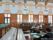 Hakim Perintahkan JPU Hadirkan Eks Pj Walkot Tebing Tinggi di Kasus Smartboard