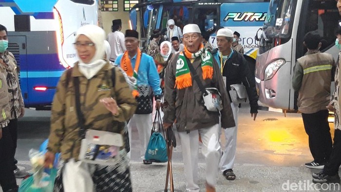 Kloter 81 Jemaah haji Embarkasi Solo tiba di Asrama Haji Donohudan, Boyolali, Selasa (30/6/2026) petang.