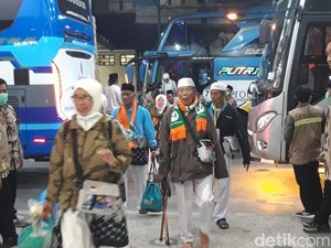 Siapa Saja yang Termasuk Mahram Perempuan untuk Pergi Haji?
