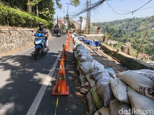 Progres Terkini Perbaikan Jalan yang Ambles di Dago Bandung