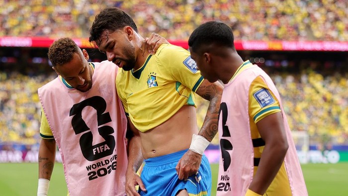 HOUSTON, TEXAS - JUNE 29: Neymar Jr #10, Lucas Paqueta #20 and Endrick #19 of Brazil react at half time during the FIFA World Cup 2026 Round Of 32 match between Brazil and Japan at Houston Stadium on June 29, 2026 in Houston, Texas. (Photo by Alex Slitz/Getty Images)