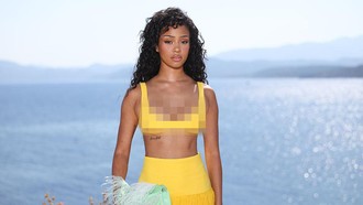 Gaya Seksi Manon KATSEYE Hadiri Fashion Show Jacquemus di Tengah Hiatus