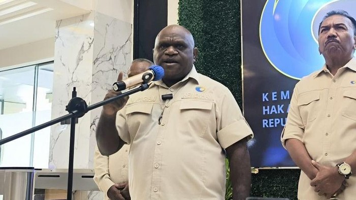 Menteri Hak Asasi Manusia Natalius Pigai dalam konferensi pers di Jakarta, Senin (29/9/2026).(ANTARA/Devi Nindy)