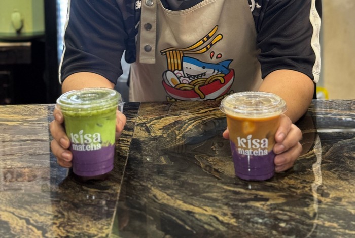 Minuman kopi dan matcha yang berpadu dengan ube di Cirebon.