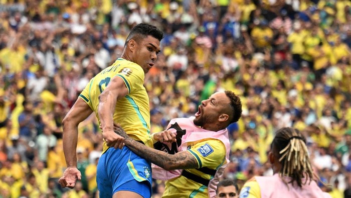 Soccer Football - FIFA World Cup 2026 - Round of 32 - Brazil v Japan - Houston Stadium, Houston, Texas, U.S. - June 29, 2026 Brazils Casemiro celebrates scoring their first goal with Neymar Jr. REUTERS/Annegret Hilse     TPX IMAGES OF THE DAY