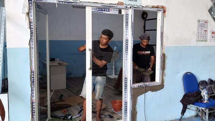 Pegawai SPPG Rampal Celaket maintenance dapur selama libur sekolah