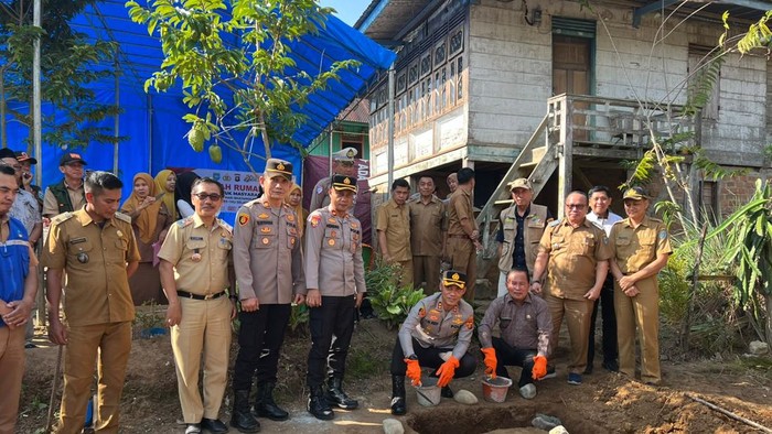 Peletakan batu pertama bedah rumah warga terdampak bencana alam di OKU Selatan