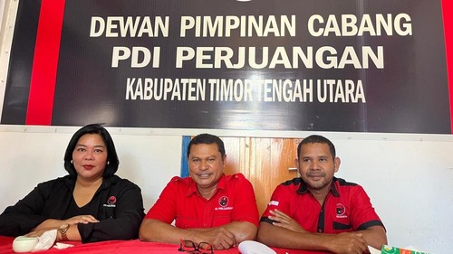 Pengurus DPC PDI Perjuangan saat memberikan keterangan di Sekretariat DPC PDIP TTU, Selasa (30/6/2026). (Foto: Dok. DPC PDIP TTU)