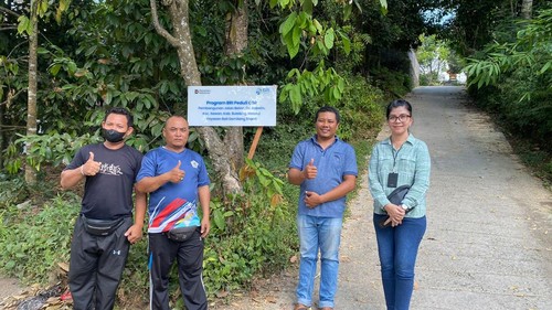 BRI Branch Office Singaraja menyerahkan bantuan BRI Peduli berupa pembangunan jalan beton di Desa Bebetin, Buleleng, Bali, beberapa waktu lalu.