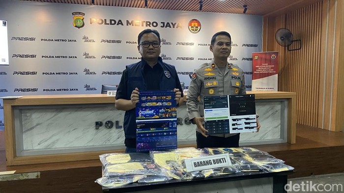 Polda Metro Jaya membongkar judi online 1xBet jaringan internasional dan menangkap empat tersangka, Selasa (30/6/2026).