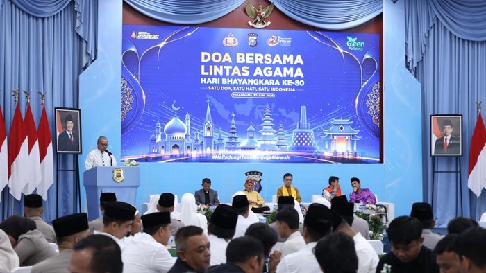 Polda Riau menggelar Doa Bersama Lintas Agama menjelang Hari Bhayangkara ke-80, Selasa (30/6/2026).