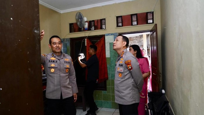 Sambut Hari Bhayangkara, Polres Jakpus Bedah Rumah Anggota yang Sakit