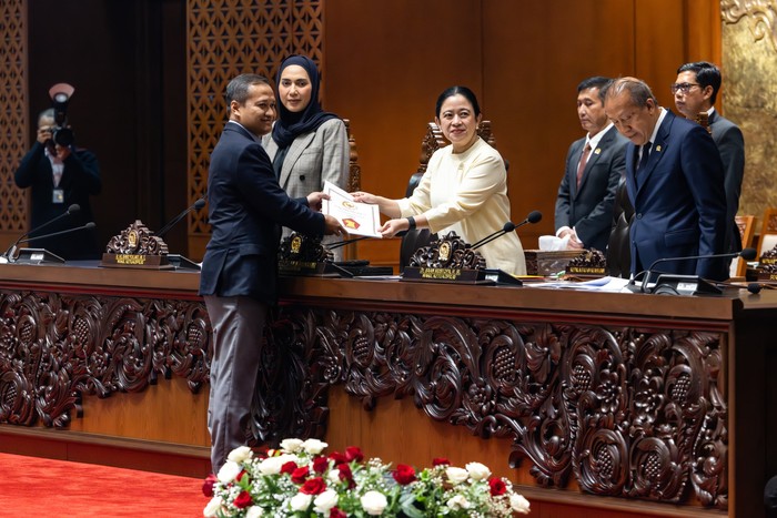 Puan Pimpin Paripurna DPR, Bahas LHP LKPP 2025-Naturalisasi 2 Pesepakbola