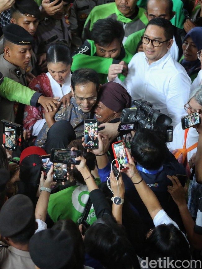 Reaksi Emosional Pendukung Warnai Sidang Putusan Nadiem Makarim
