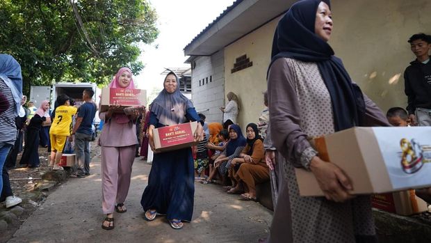 Sambut Hari Bhayangkara ke-80, Polri Salurkan Bansos