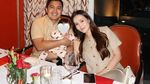 Potret Seru Sarah Gibson Kulineran Bareng Suami dan Awkarin