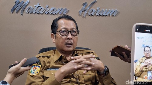 Sekda Kota Mataram, Lalu Alwan Basri, saat diwawancarai di ruangannya, Selasa (30/6/2026).