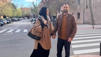 Setelah menerima kondisi Cut Shaffiyah yang autisme, Shireen Sungkar berusaha memberikan yang terbaik untuk buah hatinya. Salah satunya liburan untuk melatih sensor tubuhnya. (Foto: dok Instagram shireensungkar)