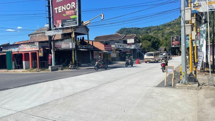 Jalur di simpang tiga Piyungan yang sebelumnya menerapkan sistem buka tutup karena ada pemasangan rigid beton saat ini dibuka secara penuh hingga tanggal 15 Juli 2026.