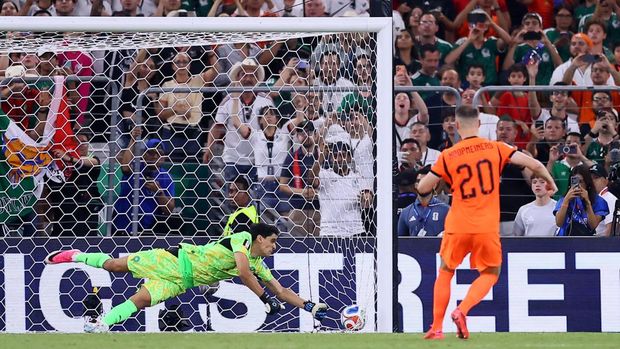 SOCCER-WORLDCUP-NLD-MAR/ Soccer Football - FIFA World Cup 2026 - Round of 32 - Netherlands v Morocco - Estadio Monterrey, Monterrey, Mexico - June 29, 2026 Netherlands' Teun Koopmeiners scores a penalty during the penalty shootout REUTERS/Eloisa Sanchez