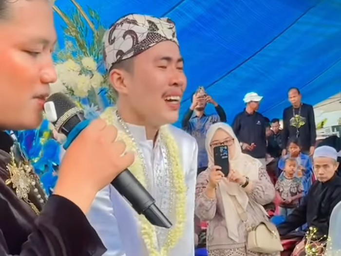 Suasana pernikahan mendadak jadi sorotan warganet di media sosial.