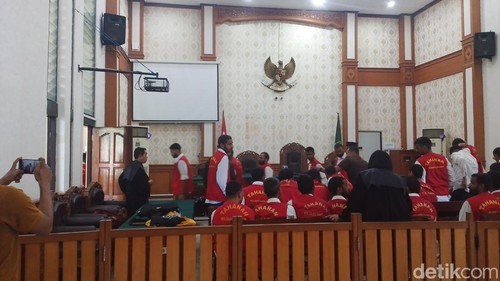 Suasana sidang kasus judi online yang melibatkan 35 WN India di PN Denpasar, Selasa (30/6/2026).