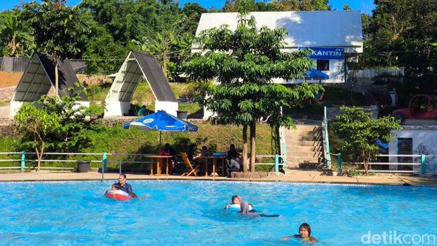 Suasana Woodlands Kuningan saat libur sekolah Suasana Woodlands Kuningan saat libur sekolah