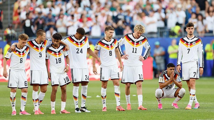 FOXBOROUGH, MASSACHUSETTS - JUNE 29: Joshua Kimmich, Waldemar Anton, Nathaniel Brown, Malick Thiaw, Leon Goretzka, Nick Woltemade, Nadiem Amiri and Kai Havertz of Germany look dejected during the penalty shoot out of the FIFA World Cup 2026 Round Of 32 match between Germany and Paraguay at Boston Stadium on June 29, 2026 in Foxborough, Massachusetts. (Photo by Richard Sellers/Sportsphoto/Allstar via Getty Images)