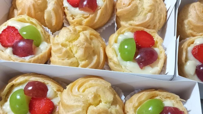 Usaha kue soes binaan Rumah BUMN Jakarta BRI.