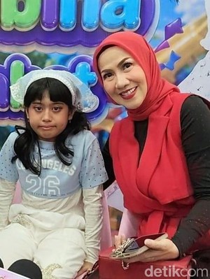Dukungan Venna Melinda Buat Vania Athabina yang Debut Nyanyi