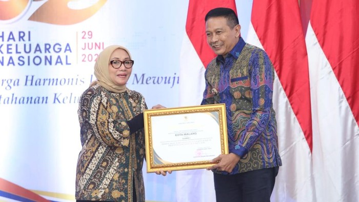 Wali Kota Malang Wahyu Hidayat terima penghargaan Peringkat Pertama Penilaian Kinerja Pencegahan dan Penanganan Perkawinan Anak (PPA) Tahun 2026