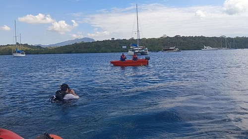Pencarian seorang ABK yang hilang di perairan Pantai Pasir Putih Banyu Wedang,  Buleleng, Rabu (1/7/2026).
