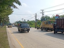 Masyarakat Keluhkan Antrean Panjang-Lawan Arah di SPBU Palembang