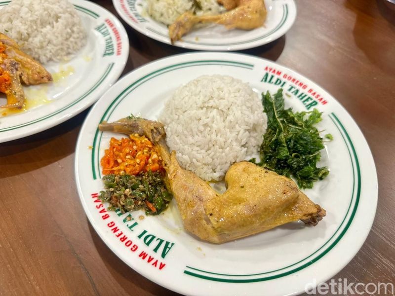 Lagi Hits! 3 Ayam Goreng Basah di Jaksel, Siapa Jagoannya?