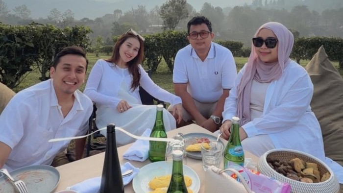 Ayu Ting Ting liburan bareng Kevin