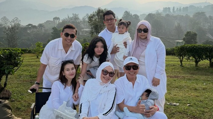 Ayu Ting Ting liburan bareng Kevin