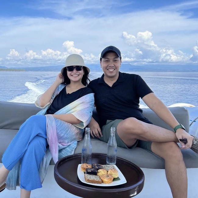 Potret Kebersamaan Barry Tamin dan Caca Tengker saat Kuliner Bareng