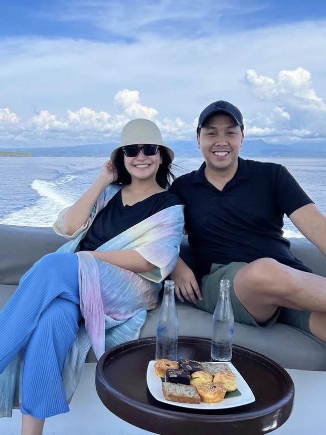 Potret Kebersamaan Barry Tamin dan Caca Tengker saat Kuliner Bareng