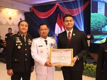 HUT Bhayangkara ke-80, Anggota Polres Gresik Sabet Penghargaan dari Bupati