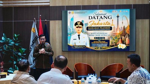 Bupati Klungkung, I Made Satria, menyampaikan rencana proyek Pelabuhan Pesinggahan di Mahkamah Pelayaran Kemenhub, Jakarta, Rabu (1/7/2026). (Dok. Pemkab Klungkung)