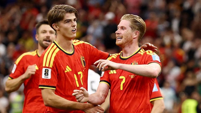 Soccer Football - FIFA World Cup 2026 - Group G - New Zealand v Belgium - BC Place, Vancouver, Canada - June 26, 2026 Belgiums Kevin De Bruyne celebrates scoring their third goal with Charles De Ketelaere REUTERS/Lee Smith