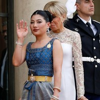 Aksi Spontan Putri Thailand saat Dampingi Raja Rama X di Paris Jadi Sorotan