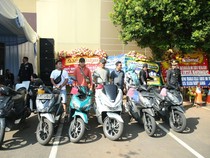Hari Bhayangkara Ke-80, Kapolres Jaksel Kembalikan Motor Curian ke Pemilik