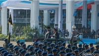 Upacara berlangsung dengan rangkaian kegiatan, mulai dari penghormatan kepada peserta upacara, penyampaian amanat Presiden, hingga berbagai atraksi yang menampilkan kemampuan personel Polri.