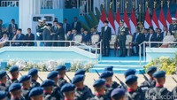 Prabowo secara khusus menyoroti keberhasilan aparat dalam menekan angka kecelakaan lalu lintas. Menurutnya, capaian tersebut menunjukkan peningkatan kualitas pelayanan publik yang berdampak langsung terhadap keselamatan masyarakat. Ia menyebut keberhasilan itu merupakan hasil kerja keras seluruh personel di lapangan dalam menjalankan tugas pengamanan dan pelayanan.