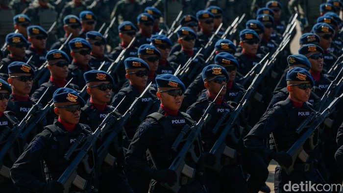 menampilkan berbagai kemampuan dan atraksi spektakuler di hadapan Presiden
Prabowo Subianto
dalam upacara peringatan Hari Bhayangkara ke-80 di Satlat Brimob Polri, Cikeas, Kabupaten Bogor, Jawa Barat, Rabu (1/7/2026).