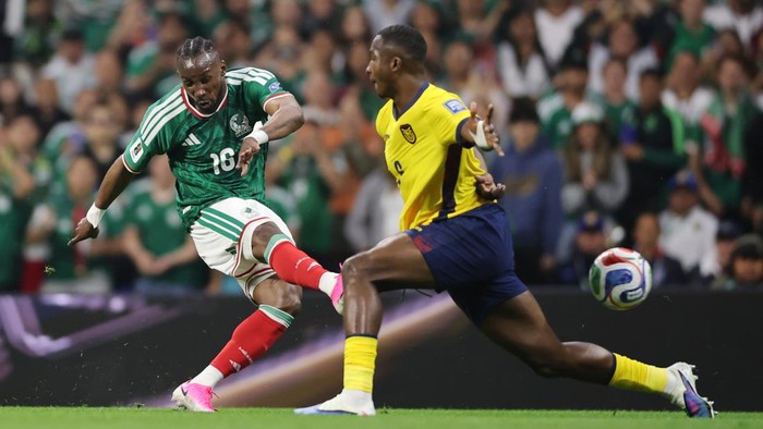 MEXICO CITY, MEXICO - JUNE 30: Julian Quinones #16 of Mexico scores his teams first goal during the FIFA World Cup 2026 Round Of 32 match between Mexico and Ecuador at Mexico City Stadium on June 30, 2026 in Mexico City, Mexico. (Photo by Hector Vivas - FIFA/FIFA via Getty Images)