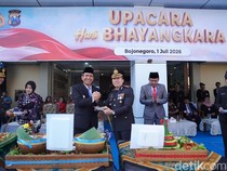 Forkopimda Bojonegoro Beri Kejutan Tumpeng di HUT ke-80 Bhayangkara