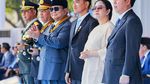 Momen Kapolri Diberi Tumpeng oleh Prabowo di Hari Bhayangkara Ke-80
